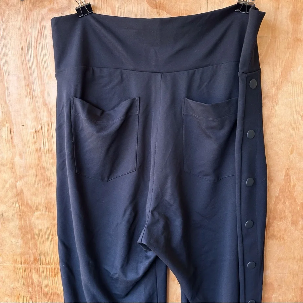 CAbi Black Cropped Wide-Leg Snap-Trim Pants - Picture 5 of 8
